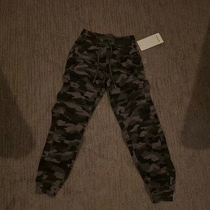 Lululemon Scuba Jogger Pants - NWT
